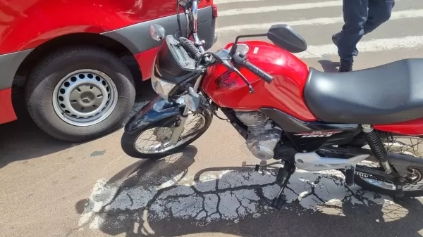 Motociclista fica ferido em colisão com carro em Ourinhos