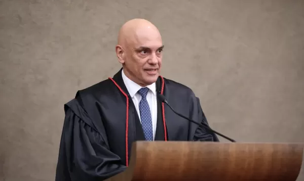 Alexandre de Moraes analisou contrato de R$ 131 milhões entre sua mulher e Banco Master antes da assinatura
