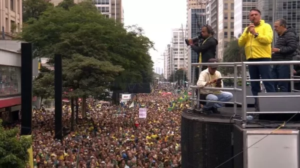 Bolsonaro reúne cerca de 50 mil na Paulista em ato por anistia aos condenados do 8 de Janeiro