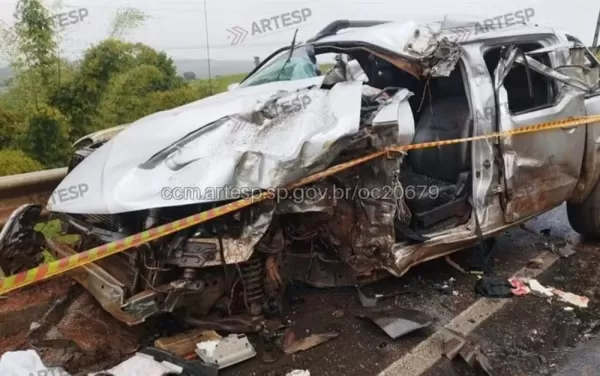 Acidente na Raposo Tavares deixa uma pessoa morta e três feridas em Paranapanema