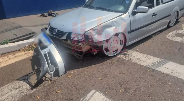 Acidente entre moto e pick-up é registrado na Avenida Jacinto Sá em Ourinhos