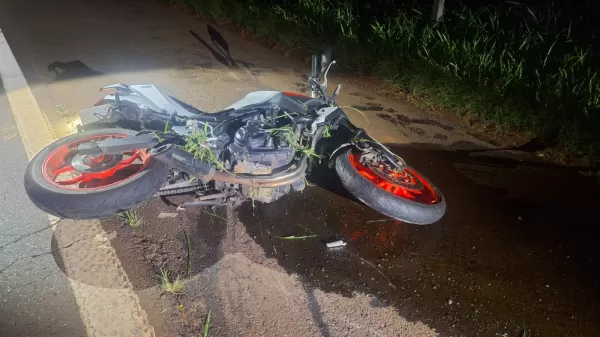 Colisão entre duas motos deixa jovem em estado grave na SP-225, em Santa Cruz do Rio Pardo