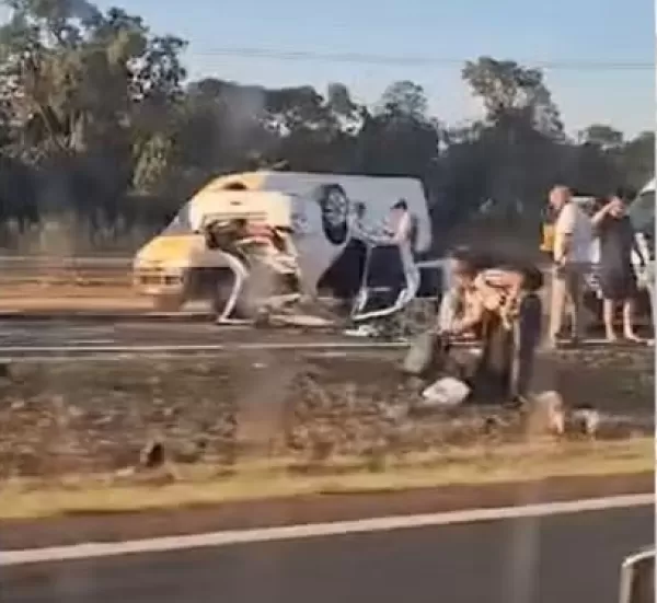Bebê de 9 meses morre após pai perder controle da direção e capotar carro em rodovia de Bauru