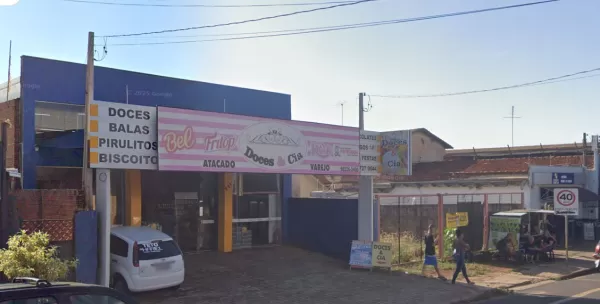 Jovem de 20 anos é preso após invadir e furtar loja de doces em Ourinhos