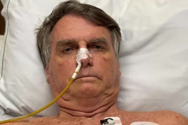 Bolsonaro apresenta melhora clínica após cirurgia e se pronuncia nas redes sociais