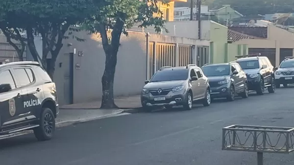 Polícia Civil cumpre mandados de busca em endereços ligados ao vereador afastado João Gonçalves em Ourinhos