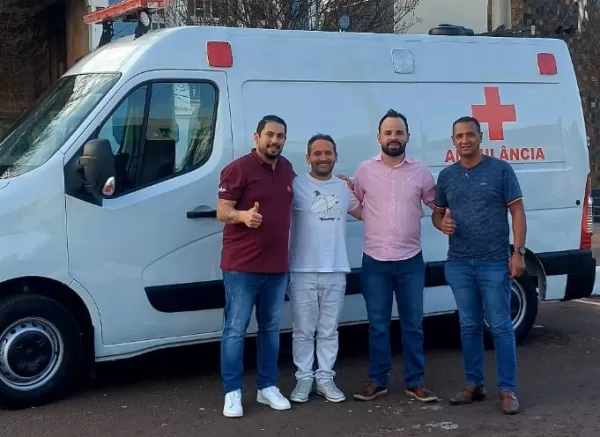 São Pedro do Turvo recebe nova ambulância equipada para reforçar atendimento à população