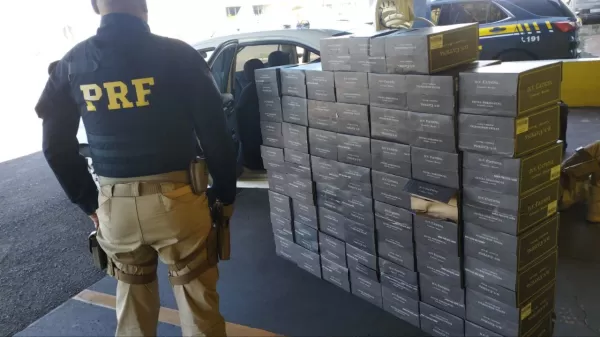 PRF apreende grande quantidade de vinhos estrangeiros na BR-153 em Ourinhos