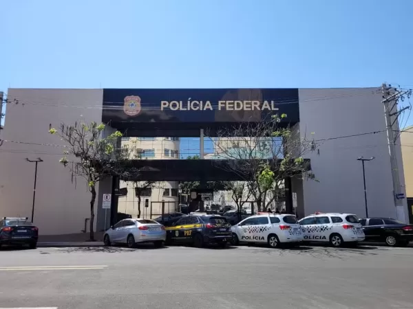 PF de Marília prende comprador de cédulas falsas e captura foragido condenado por tráfico