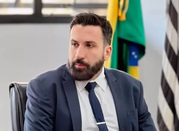 Ministério Público acusa prefeito de Bernardino de Campos de improbidade administrativa por terceirização de serviços jurídicos