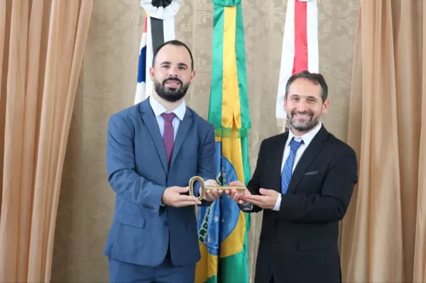 100 Dias de Gestão: Prefeito Felipe Biba se destaca como liderança jovem e eficiente em São Pedro do Turvo