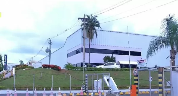 Explosão em fábrica de móveis mata funcionário e deixa dois feridos no interior de SP