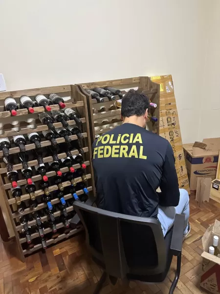 Polícia Federal apreende vinhos importados ilegalmente em escritório de contabilidade de Marília
