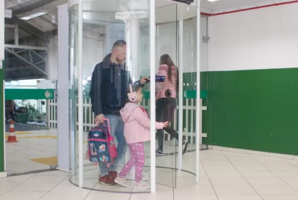 Câmara de Ourinhos aprova lei que obriga instalação de detectores de metais em todas as escolas públicas e privadas