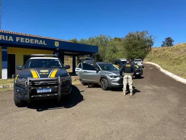 PRF resgata vítima de sequestro relâmpago em Ibiporã, no norte do Paraná 