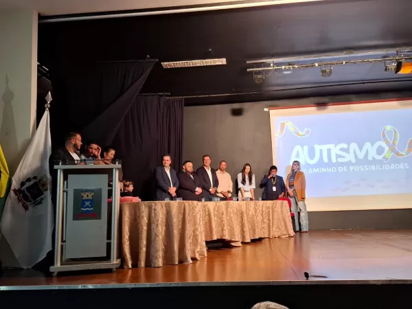 Prefeito de Salto Grande, Mário Rosa, é homenageado no Prêmio Juntos Pela Inclusão Regional, em Barrinha, por ações em prol da inclusão