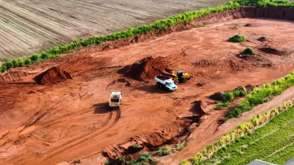 MP tenta tutela de urgência para que Prefeitura de Herculândia pare com extração ilegal de terra, com imposição de multa diária de R$ 10 mil ao prefeito