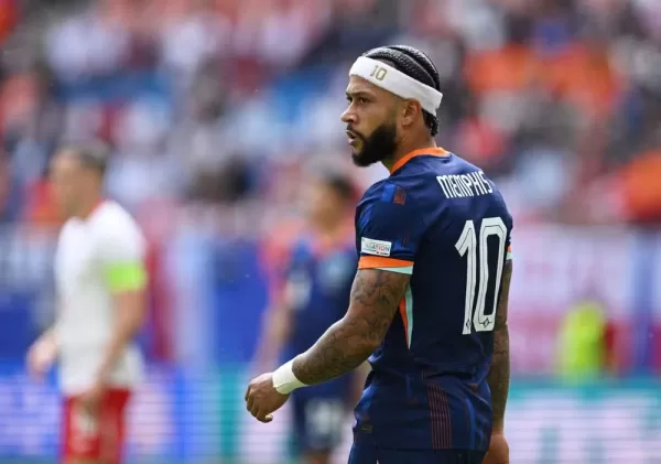 Corinthians fecha contratação de Memphis Depay