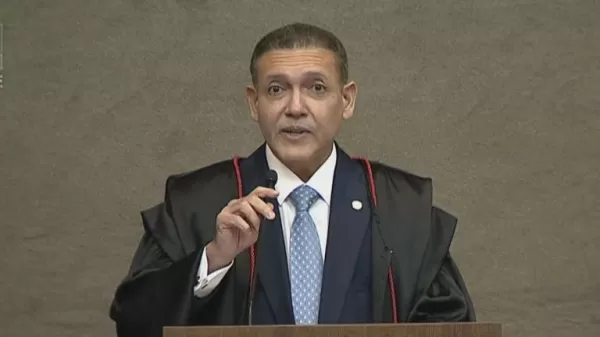 Kássio Nunes Marques assume presidência do TSE, defende urnas eletrônicas e alerta para desafios da inteligência artificial nas eleições de 2026