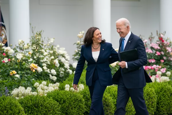 Joe Biden desiste de reeleição e apoia Kamala Harris como candidata democrata