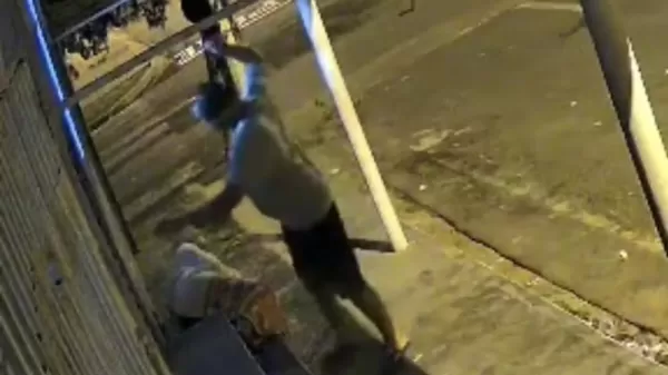 Homem é morto a facadas enquanto dormia em Álvaro de Carvalho; suspeito é preso após confessar o crime