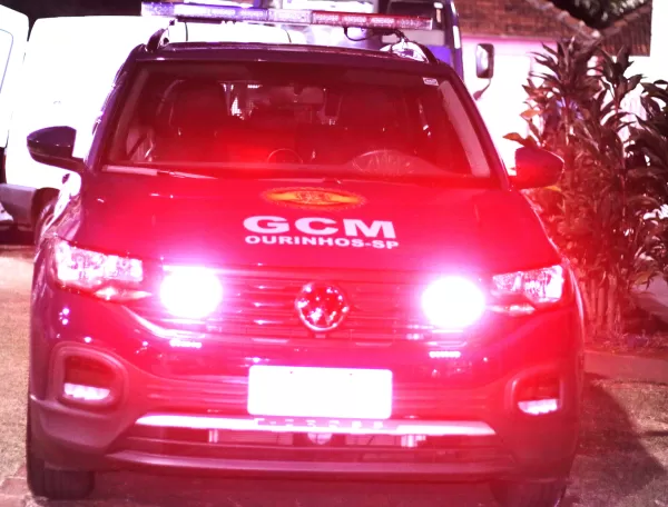 Homem é preso por embriaguez após bater carro em veículo estacionado em Ourinhos