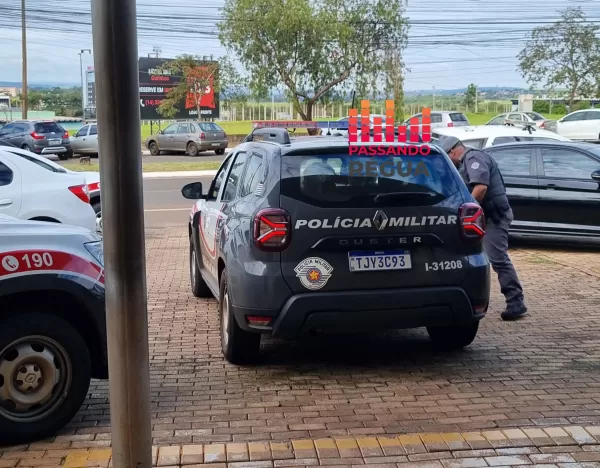 Homem é detido após ferir colega com faca durante briga em Óleo