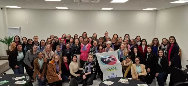 Evento do CMEC da ACE Ourinhos reúne mulheres empreendedoras para descomplicar a Inteligência Artificial