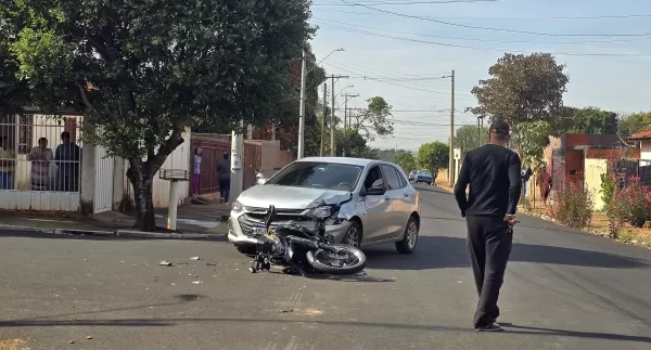 Motociclista fica ferido em acidente na Vila Santa Maria, em Ourinhos