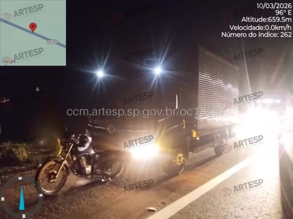 Motociclista morre após bater em caminhão e ser atropelado por carreta na SP-294 em Gália