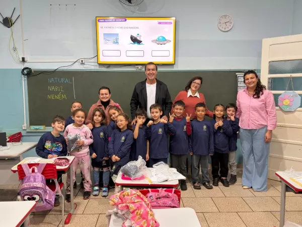 Prefeitura de Salto Grande realiza entrega de uniformes escolares para alunos da Rede Municipal de Ensino