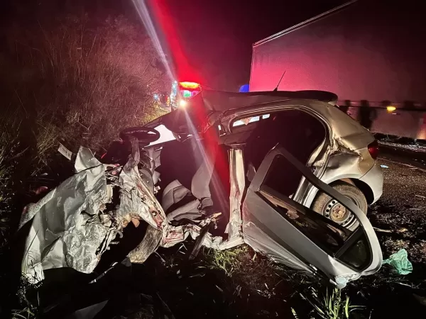 Acidente em rodovia deixa três mortos após motorista invadir contramão para ultrapassagem em Santo Antônio da Platina 