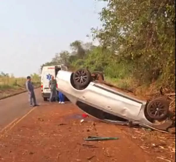 Capotamento na Rodovia da Liberdade deixa três feridos