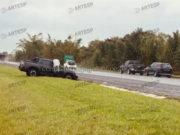 Pedestre morre atropelado após colisão entre veículos na SP-280, em Cerqueira César; motorista foge