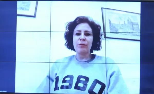 Carla Zambelli renuncia ao mandato de deputada federal em meio a imbróglio jurídico e prisão na Itália
