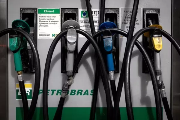 Estados aprovam aumento do ICMS sobre gasolina, diesel e gás de cozinha a partir de 2027