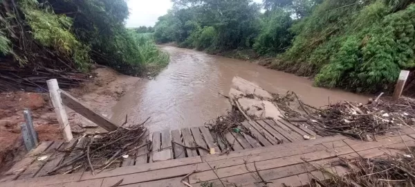 Marília decreta estado de emergência após fortes chuvas causarem danos em estradas e pontes