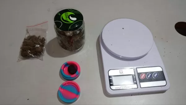 Mulher é presa ao tentar entrar com droga na penitenciária de Bernardino de Campos 