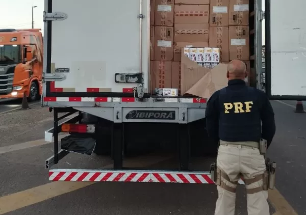 PRF apreende 350.000 maços de cigarros contrabandeados em Ourinhos