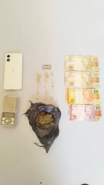 Polícia prende dois suspeitos de tráfico no Residencial Vandelena Moraes Freire em Ourinhos