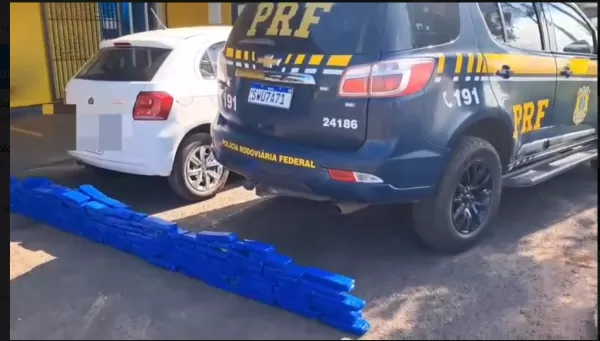PRF apreende 104 quilos de maconha escondidos em carro na divisa entre São Paulo e Paraná