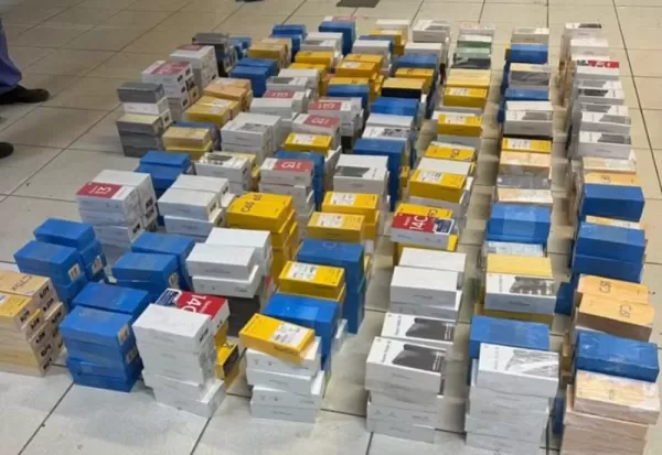 Polícia apreende milhares de equipamentos eletrônicos sem nota fiscal na rodovia Castelo Branco em Avaré 