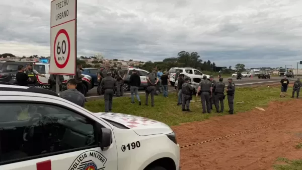 Suspeitos morrem em confronto com a PM na SP-300 em Botucatu após assalto a comércio em Bauru