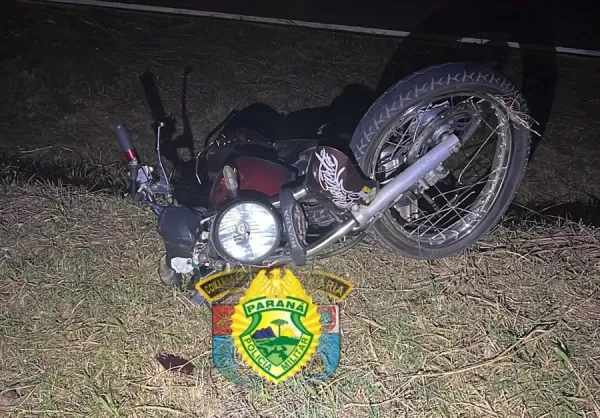 Adolescente morre em acidente de moto na PR-092; placa é de Ourinhos 