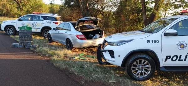Polícia Rodoviária apreende grande quantidade de maconha em Salto Grande após perseguição; traficante fugiu