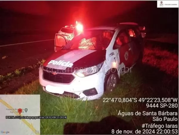 Viatura da Polícia Militar capota em Águas de Santa Bárbara