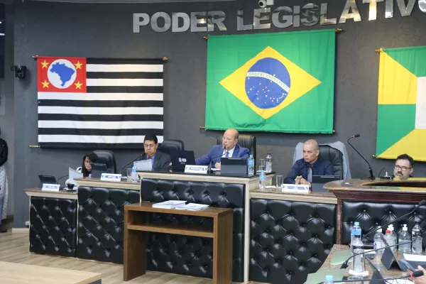 Vereadores de Ourinhos poderão votar proposta que permite manter salário maior ao assumir cargo de secretário municipal