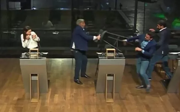 TV Cultura divulga imagens inéditas da cadeirada de Datena em Marçal no debate; veja o vídeo