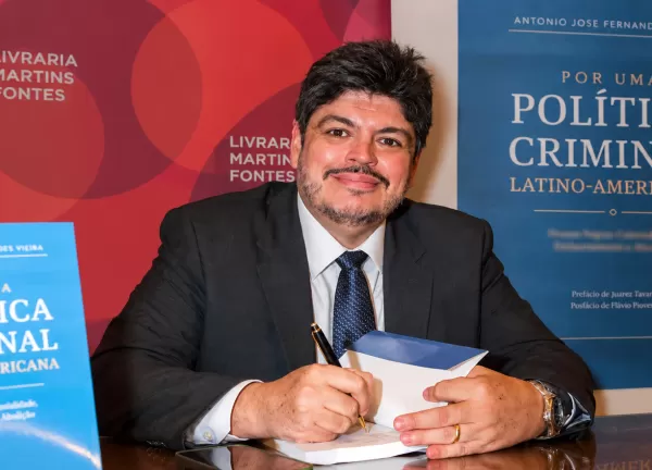 Delegado de Polícia que comandou a Delegacia Seccional de Polícia de Ourinhos lança livro em São Paulo com a presença do secretário da Segurança Pública e do Delegado-Geral de Polícia