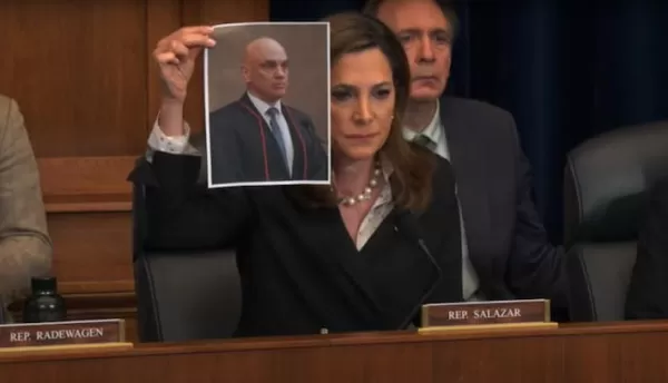 Deputados americanos apresentam projeto que pode barrar entrada de Alexandre de Moraes nos EUA